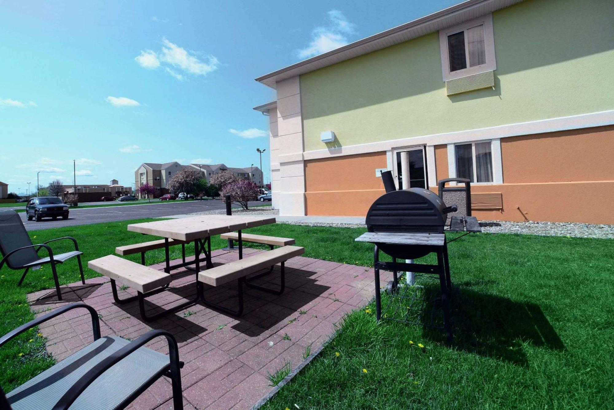 Quality Inn & Suites Springfield Southwest Near I-72 Exterior foto